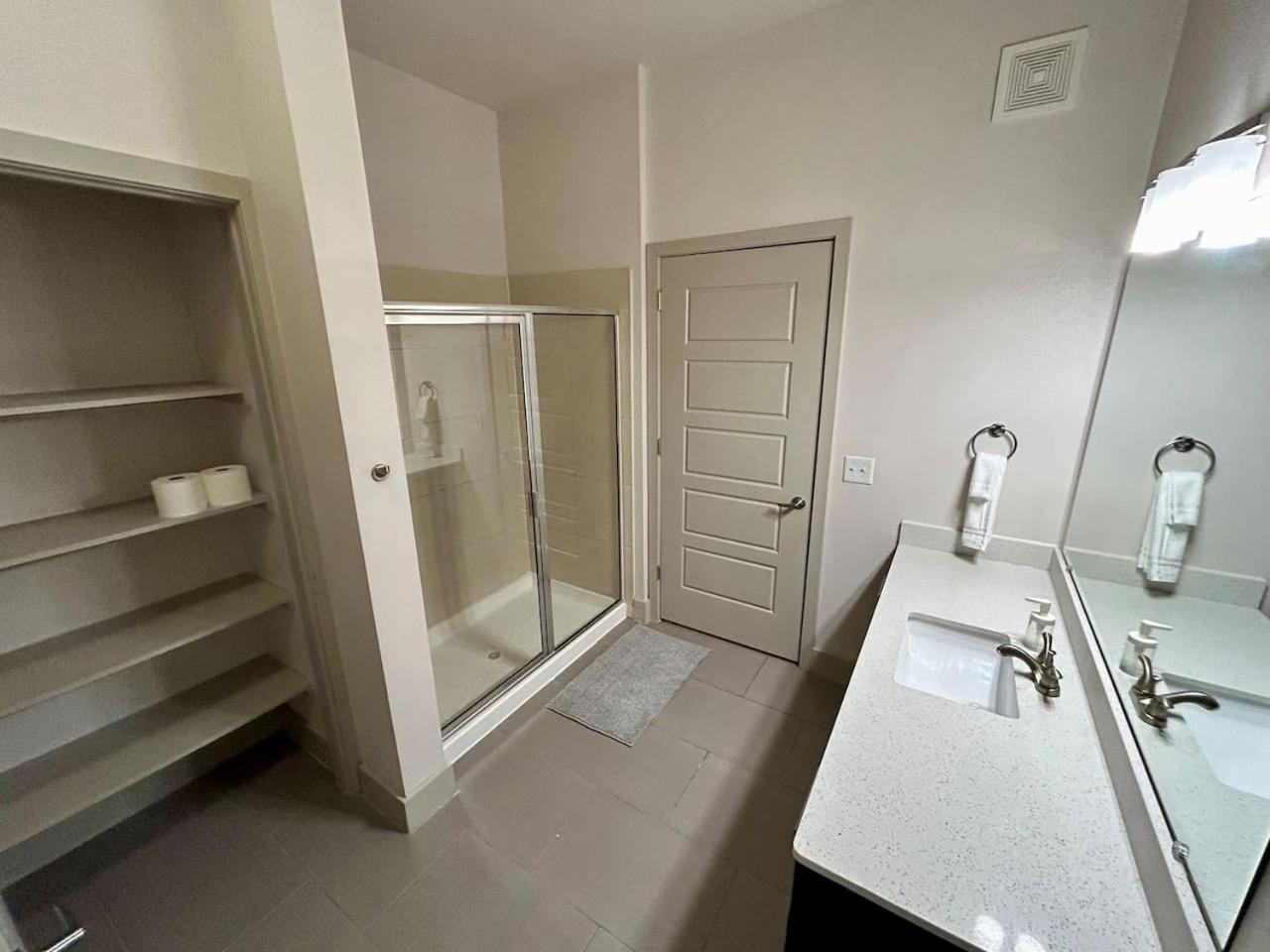Apartment Heights Functional 2b2b Longterm