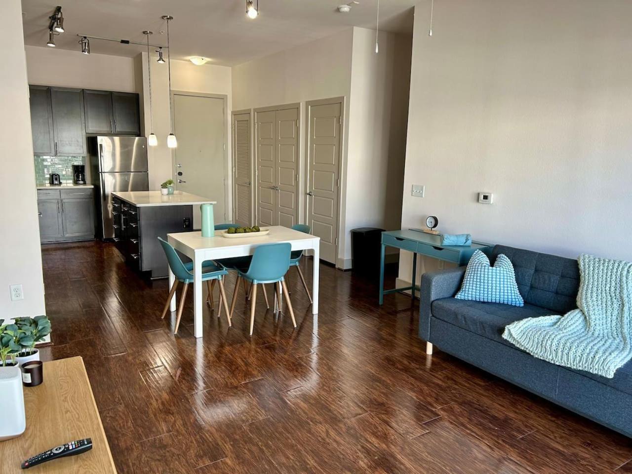 Apartment Heights Functional 2b2b Longterm