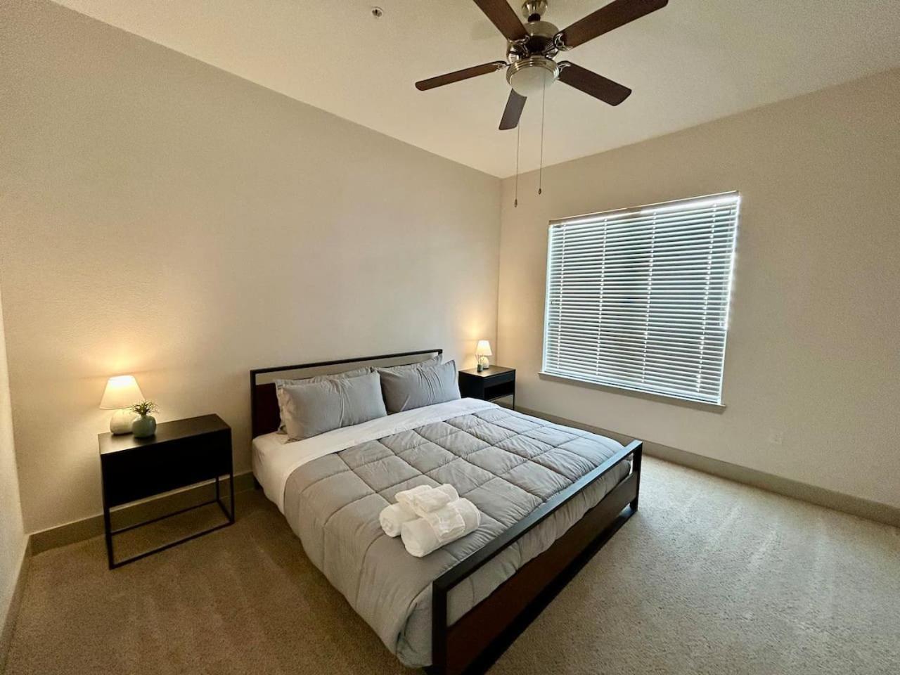 Heights Functional 2b2b Longterm Apartment Houston