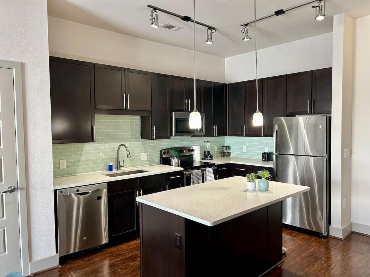 Heights Functional 2b2b Longterm Apartment